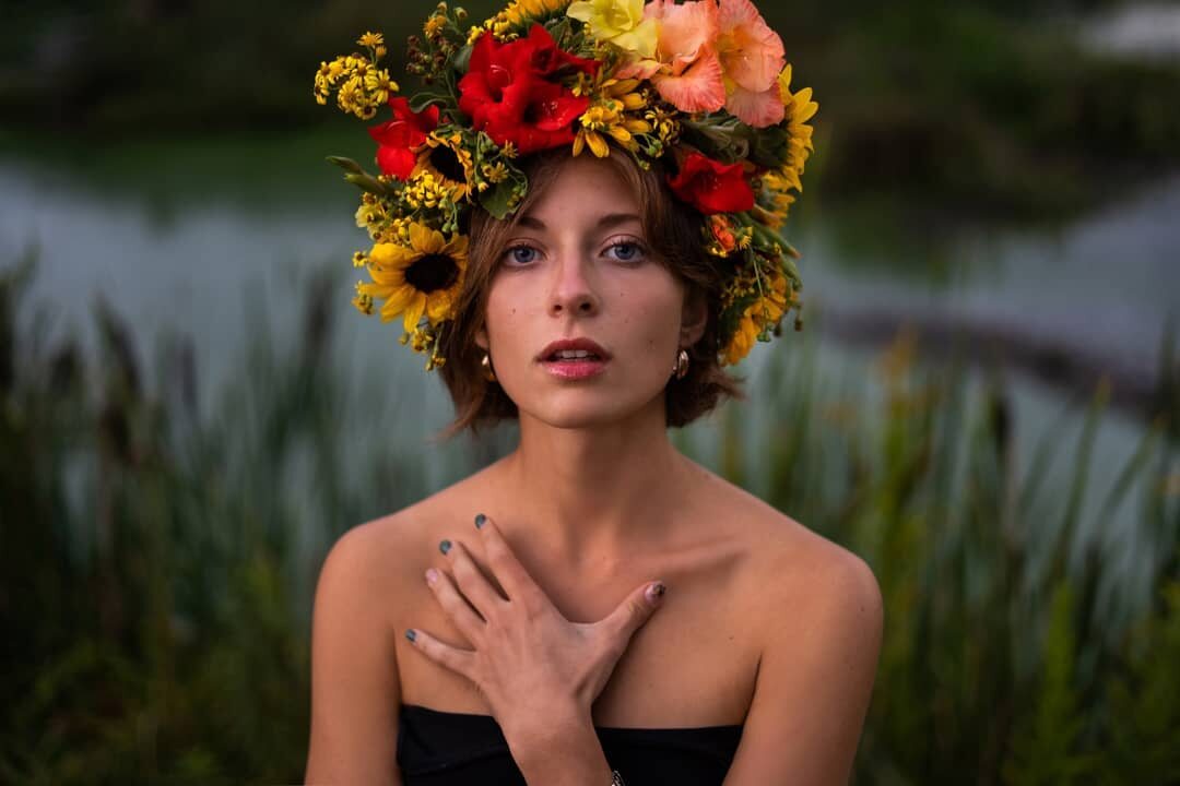 And the arms of the nature are carrying me.   Back to Nature and natural colours...