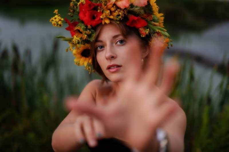 And the arms of the nature are carrying me.   Back to Nature and natural colours...